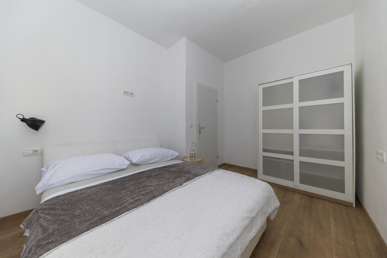 Apartments 23 And 25 With Free Private Parking Zadar Exterior foto